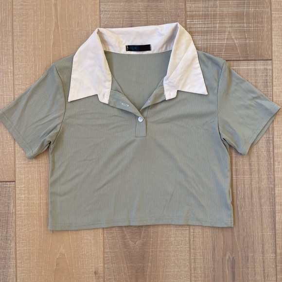 Green and white crop top - Picture 2 of 4